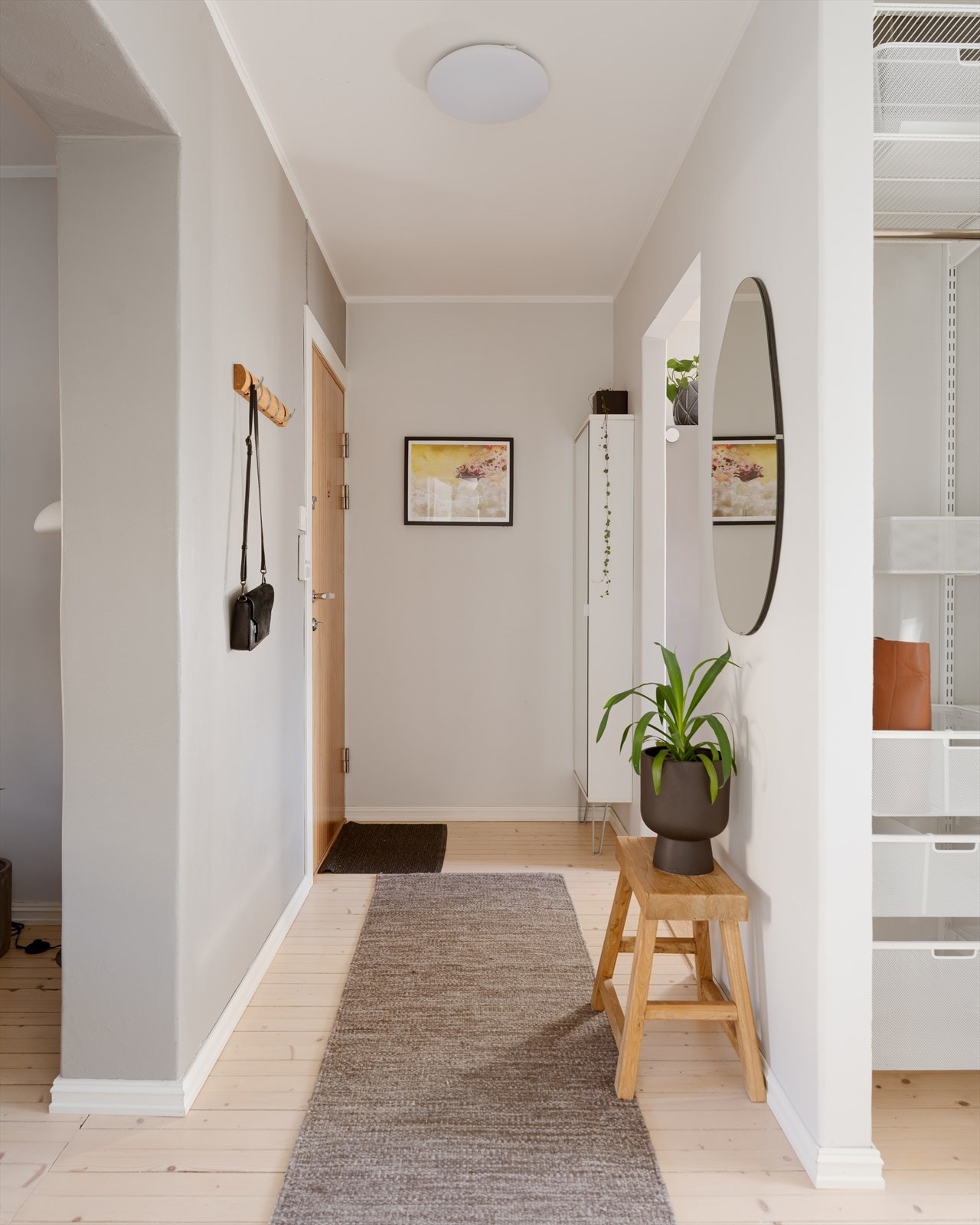 En lys og romslig entre ønsker deg velkommen hjem! Galleribilde