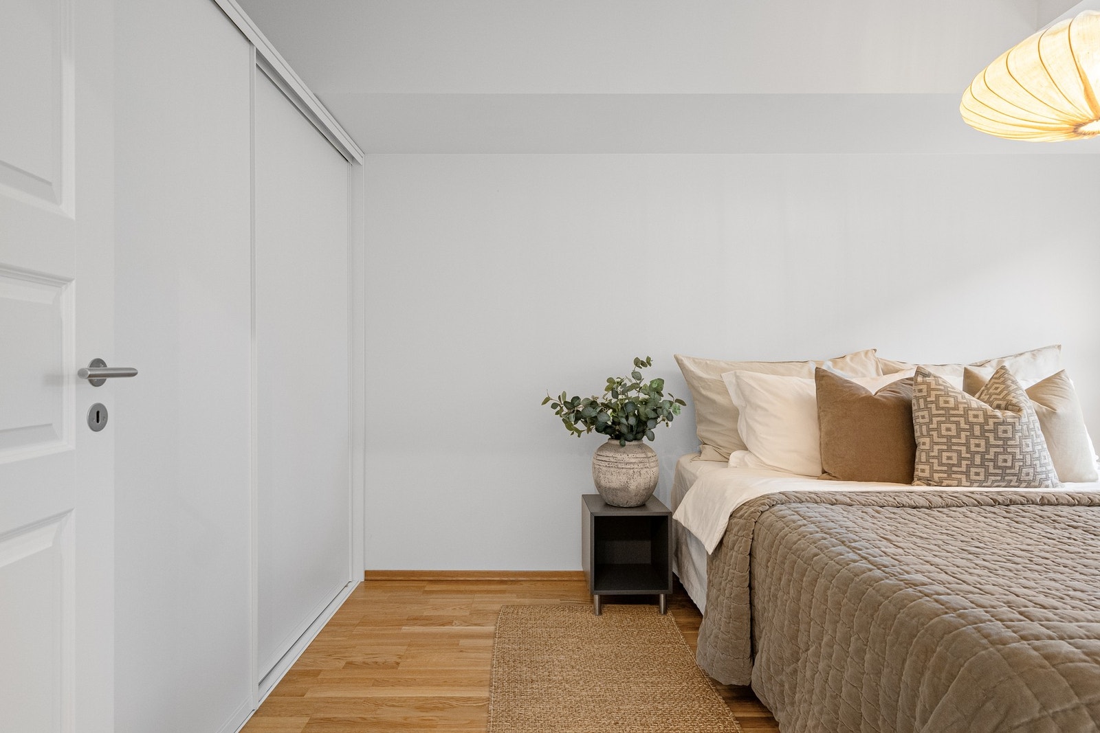 Soverommet har god garderobeplass. Galleribilde