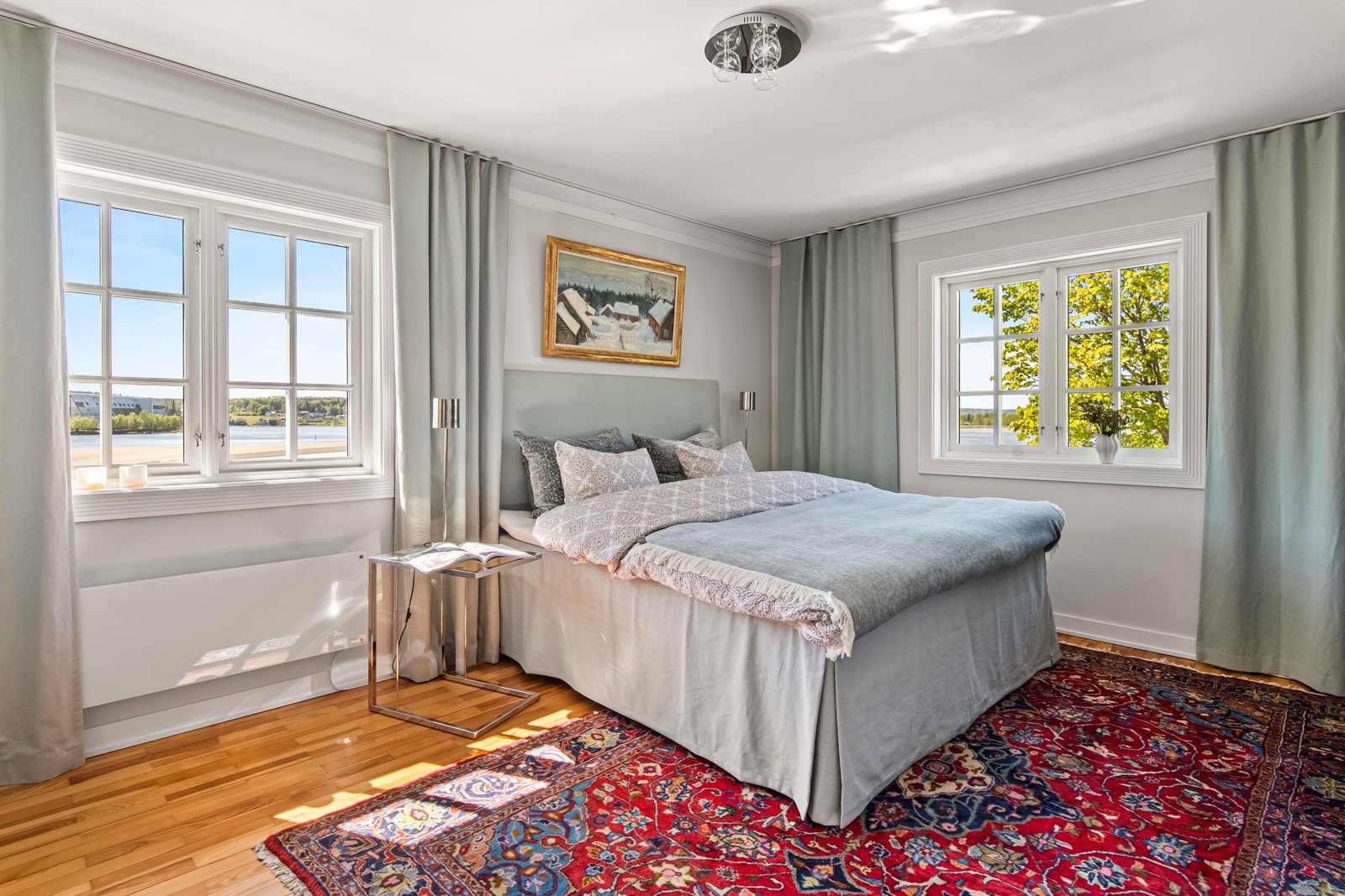 Denne eneboligen byr på noen fantastiske soverom - tre i andre etasje og ett i kjelleren(ikke omsøkt), perfekt for enhver families behov. Galleribilde