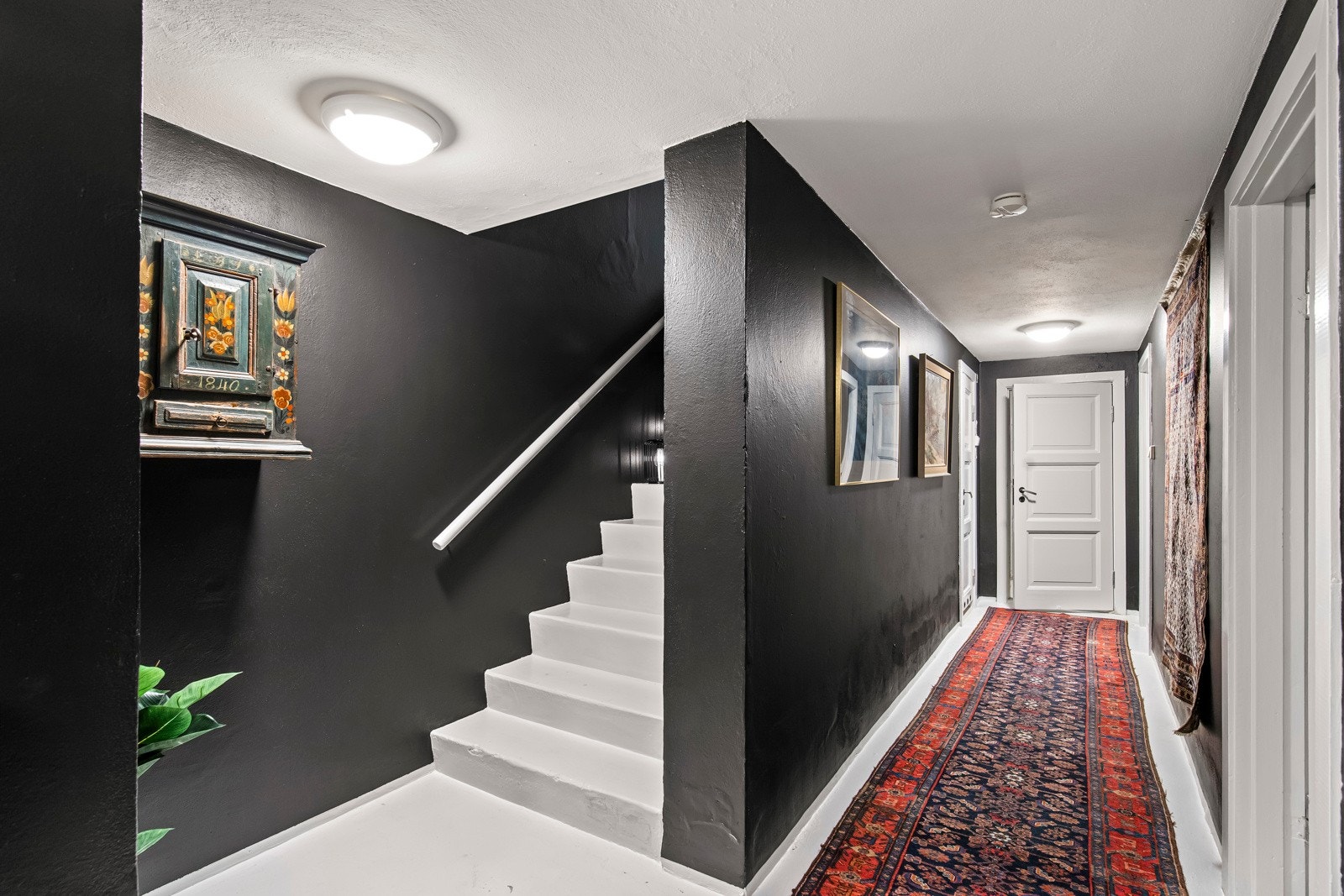 Trapperom i kjelleretasjen Galleribilde