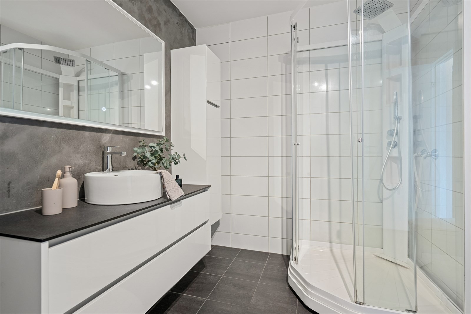 Det er elektriske varmekabler i gulvet. Galleribilde