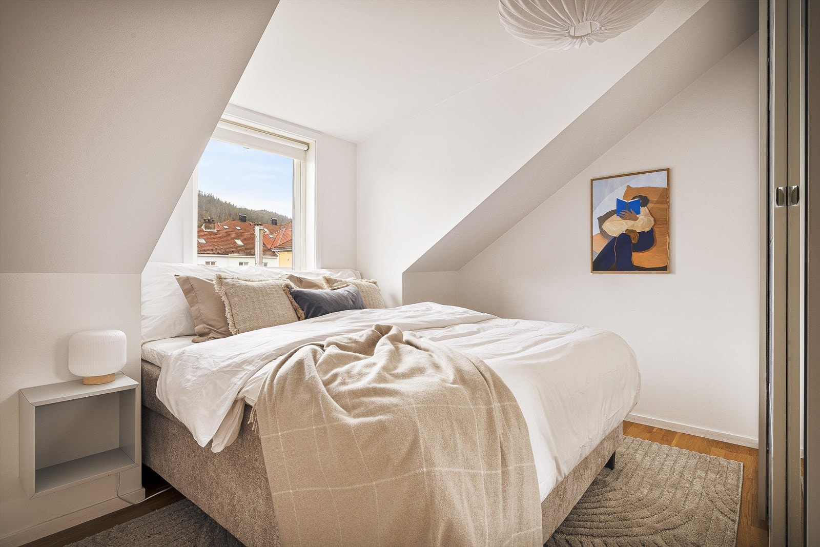 Leiligheten har to gode soverom. Hovedsoverommet er på 10,5 m². Galleribilde