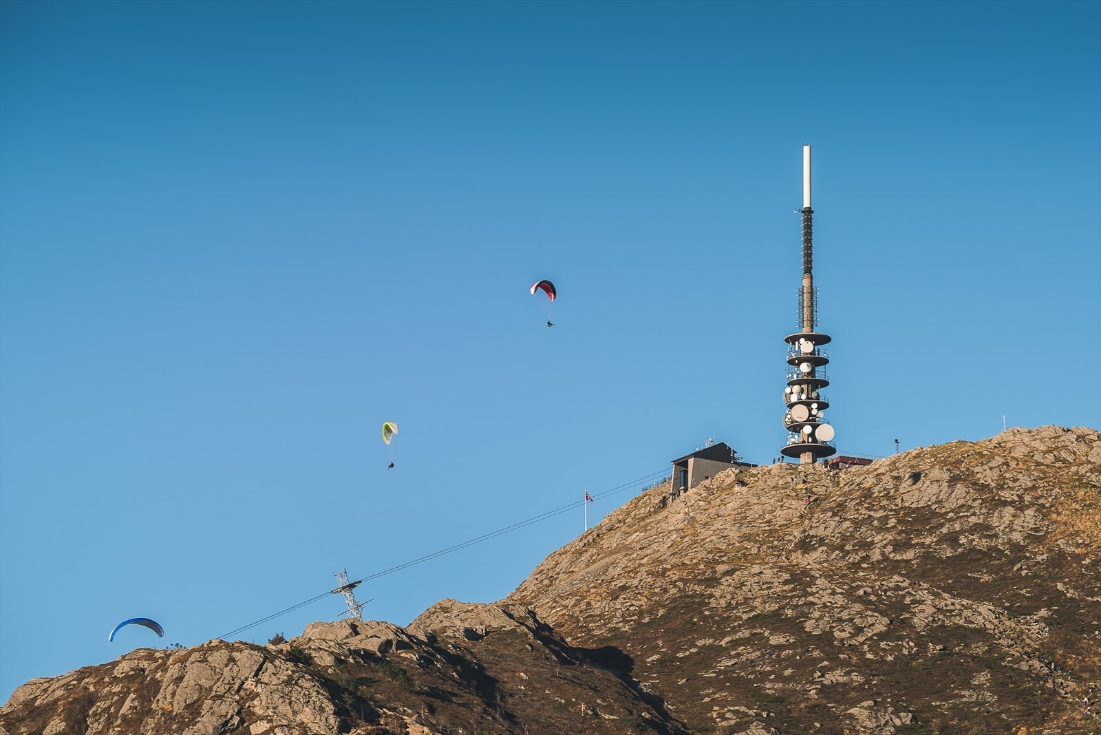 Med Ulriken like i nærheten kan man enkelt legge ut på tur videre over Vidden. Galleribilde