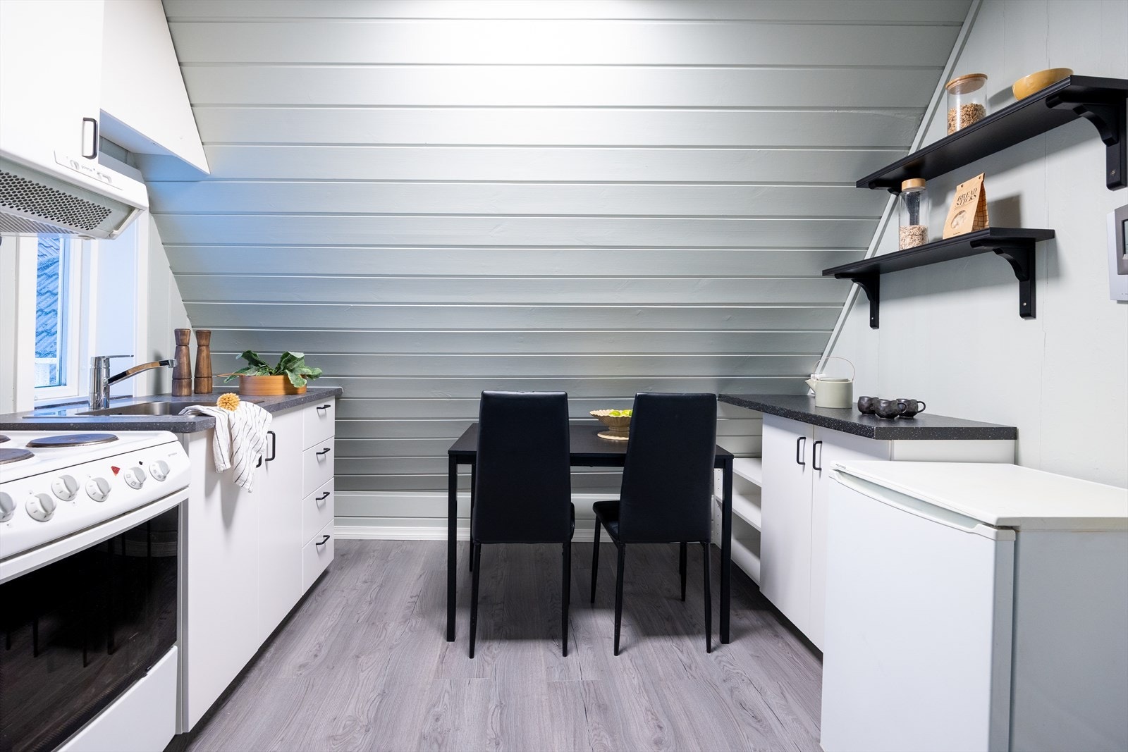 Kjøkkenet er delvis oppgradert i 2025. Galleribilde