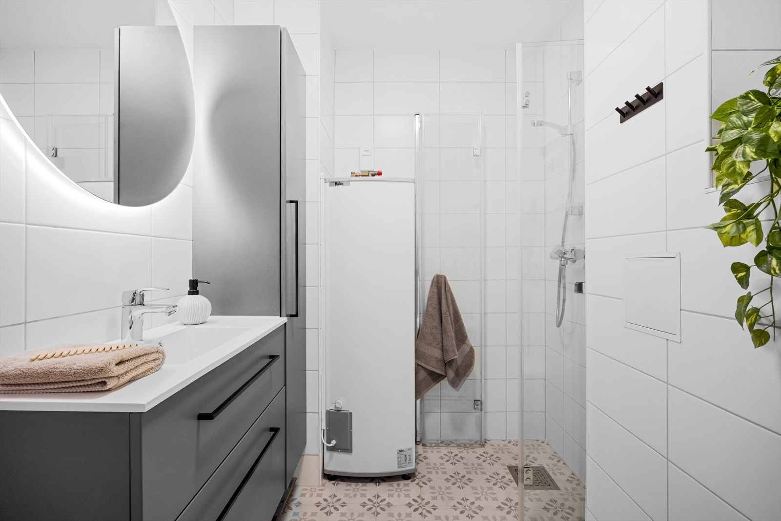 Badet er fra 2021 og er pusset opp i en klassisk stil, passende et Bergenshus. Galleribilde