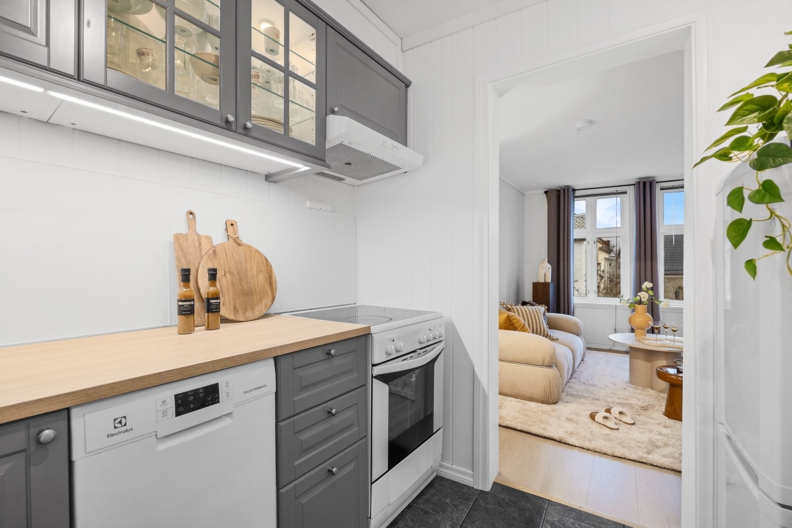 Tidløst kjøkken levert av IKEA fra 2017. Galleribilde