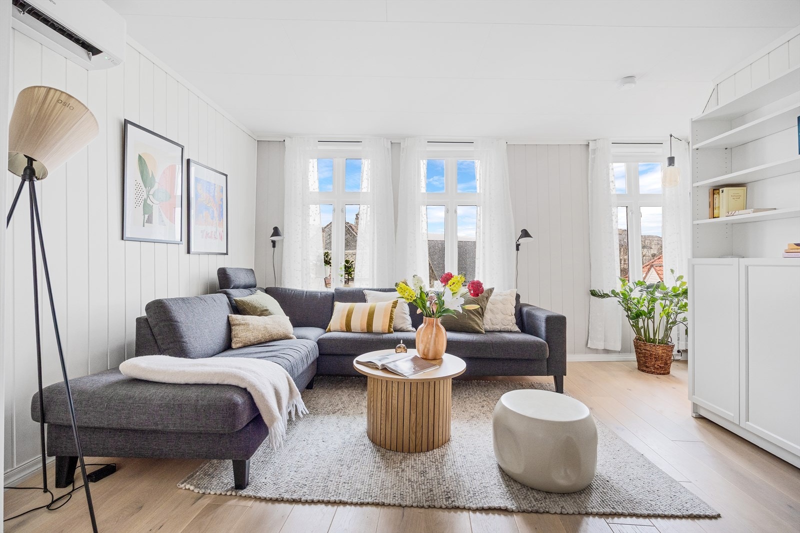 Stuen har montert varmepumpe og samme flotte lysinnslippet. Galleribilde