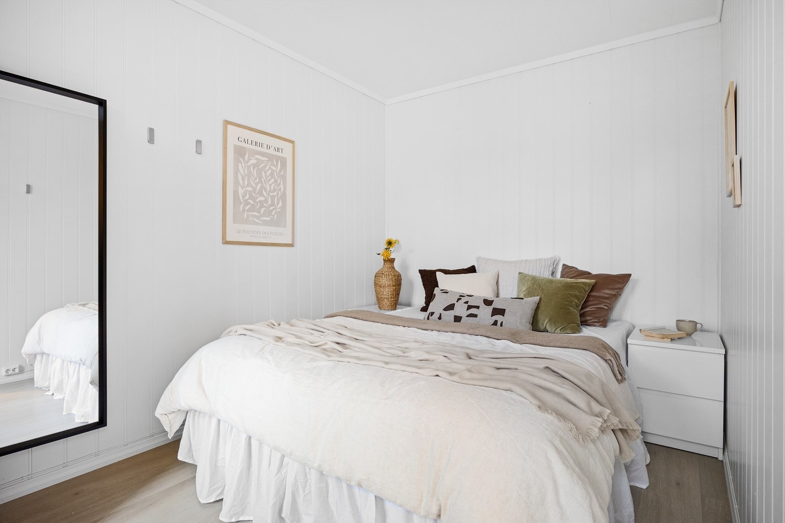 Etasjens soverom er på 8,8 kvm. Galleribilde