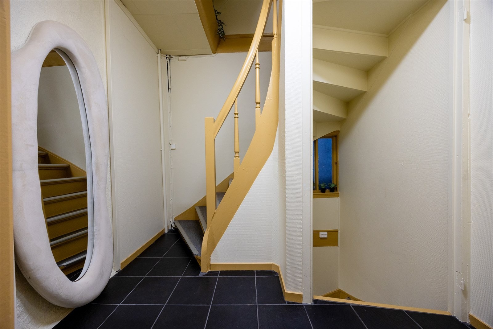 Felles trappegang i boligen. Galleribilde