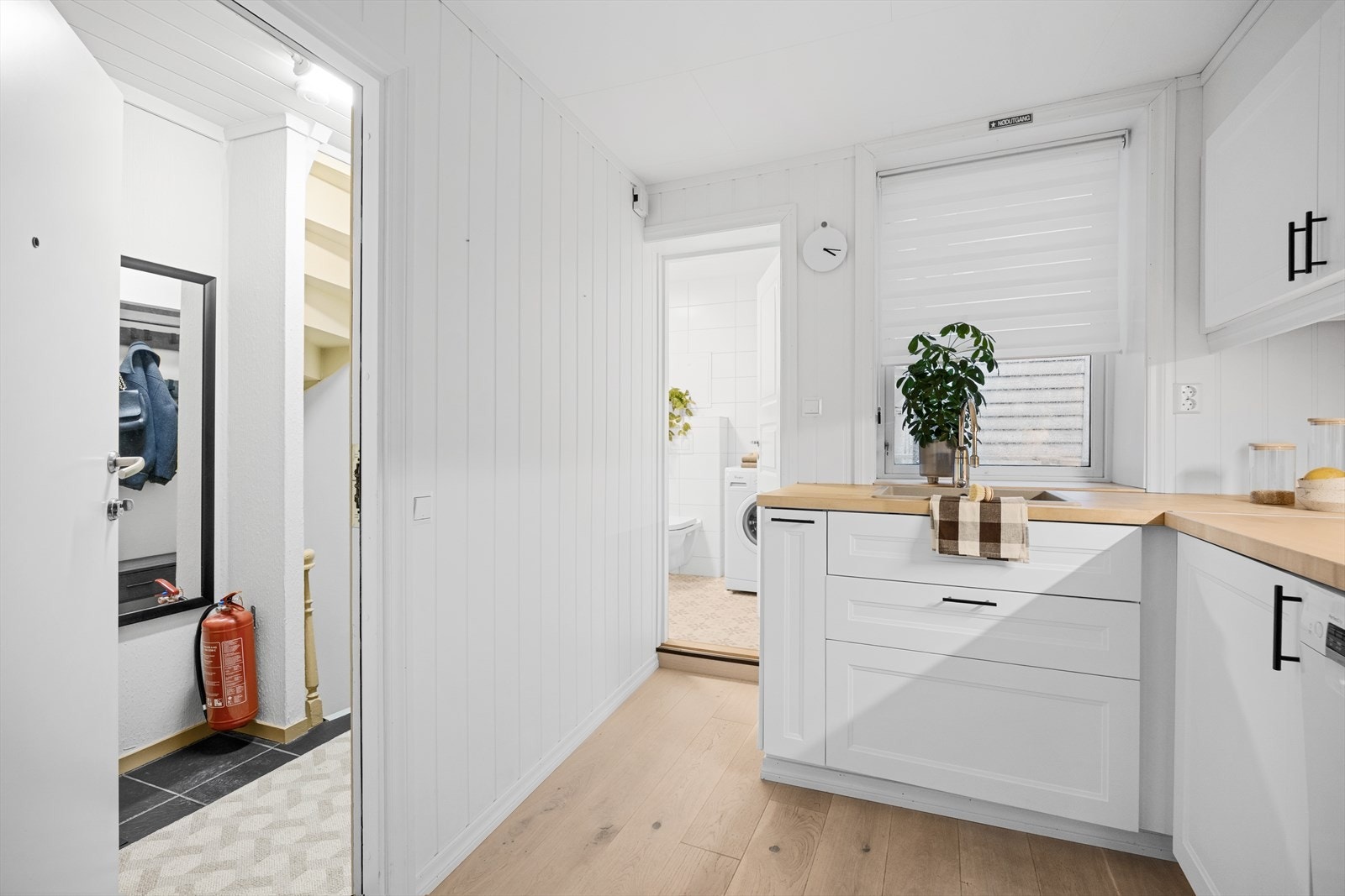 Enheten i andre etasje har samme planløsning med inngang ved kjøkken. Galleribilde