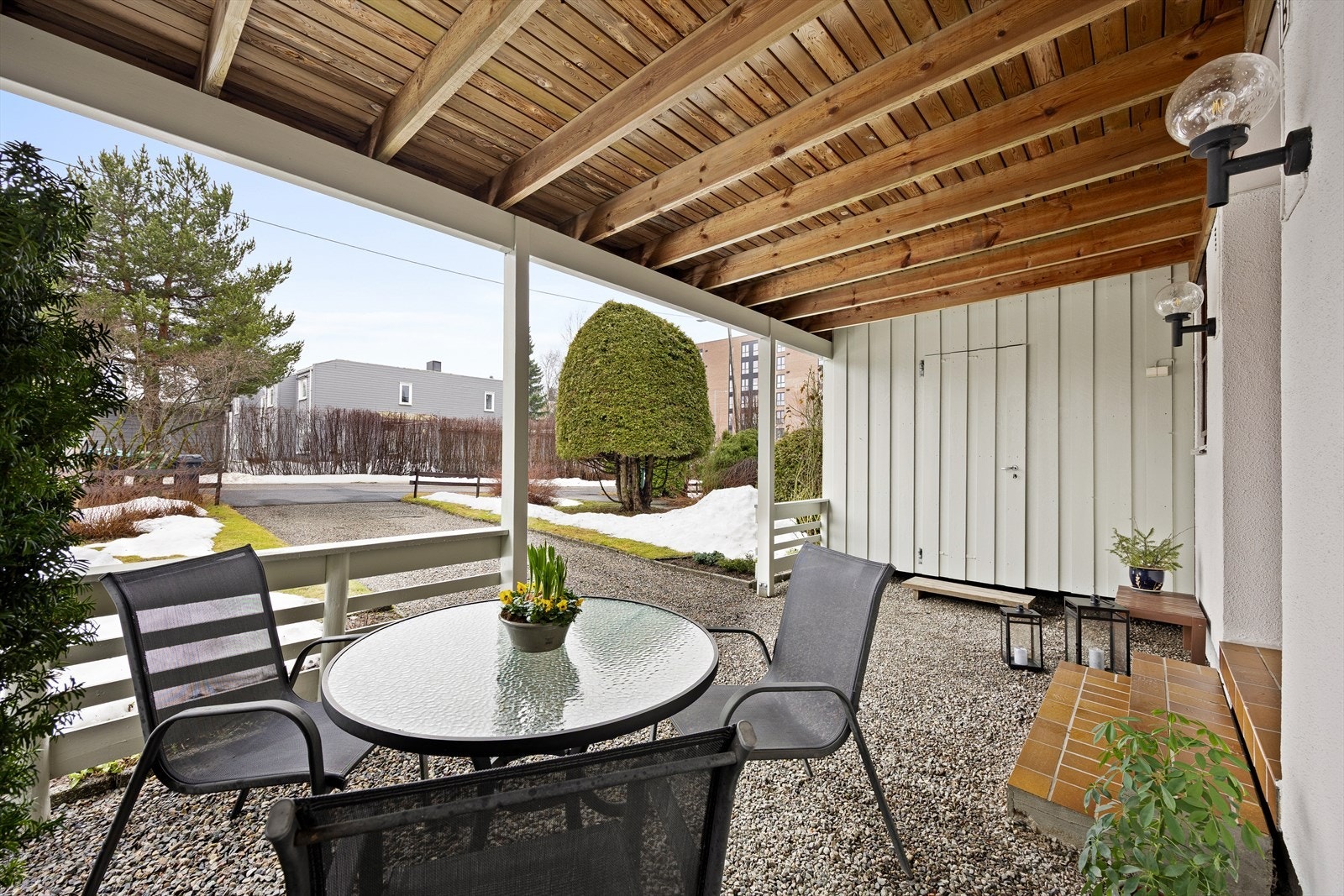 Ved inngangspartiet er det en utvendig bod. Galleribilde