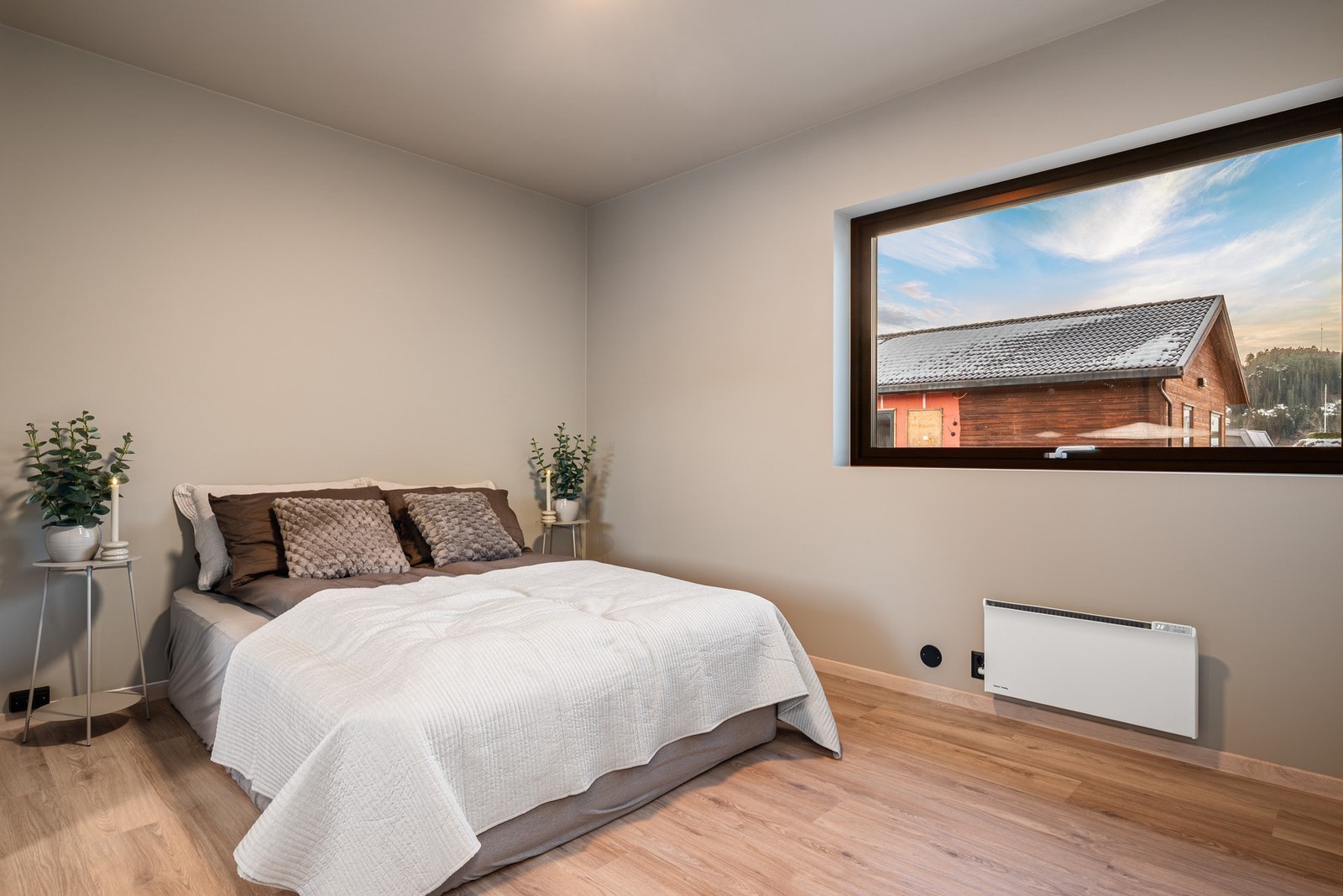 Hovedsoverommet er på 11,9 kvm. Rommet fremstår som trivelig og lunt med mye naturlig lysinnslipp. Galleribilde