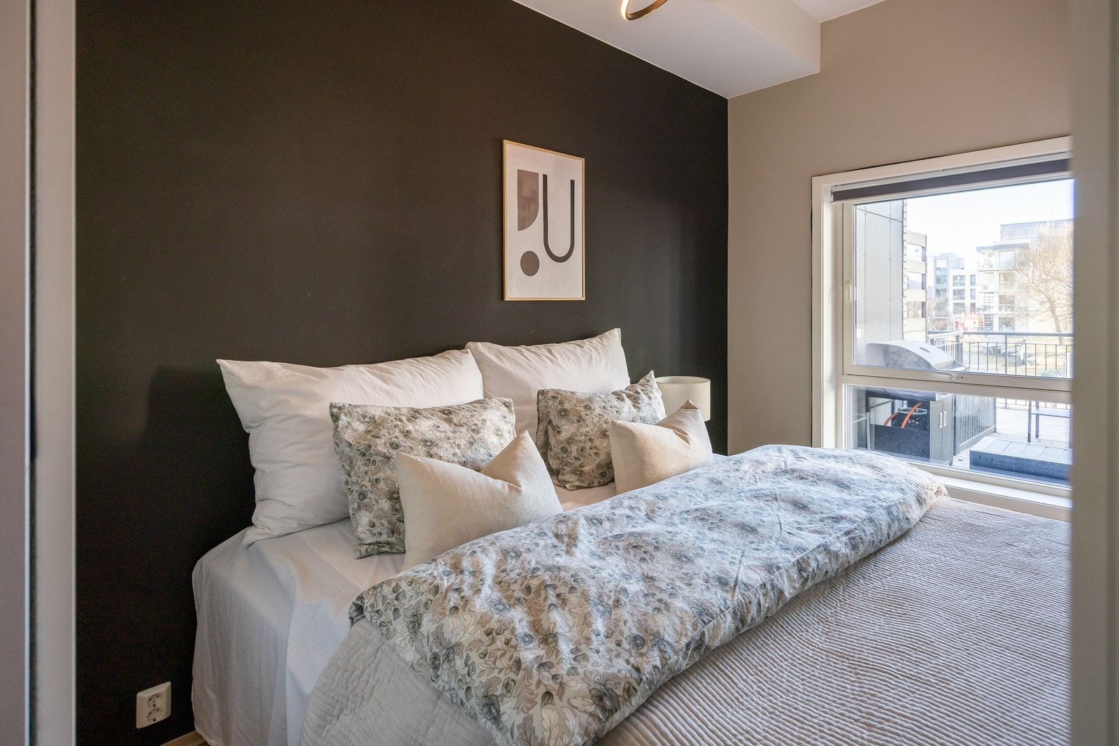 Soverommet er på 9 kvm og vender ut mot et fredelig område på samme side som terrassen. Galleribilde