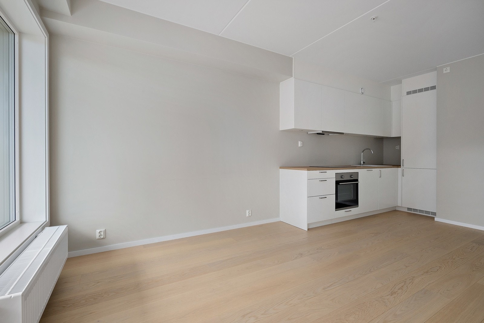 Den åpne løsningen skaper et godt sosialt allrom. Galleribilde