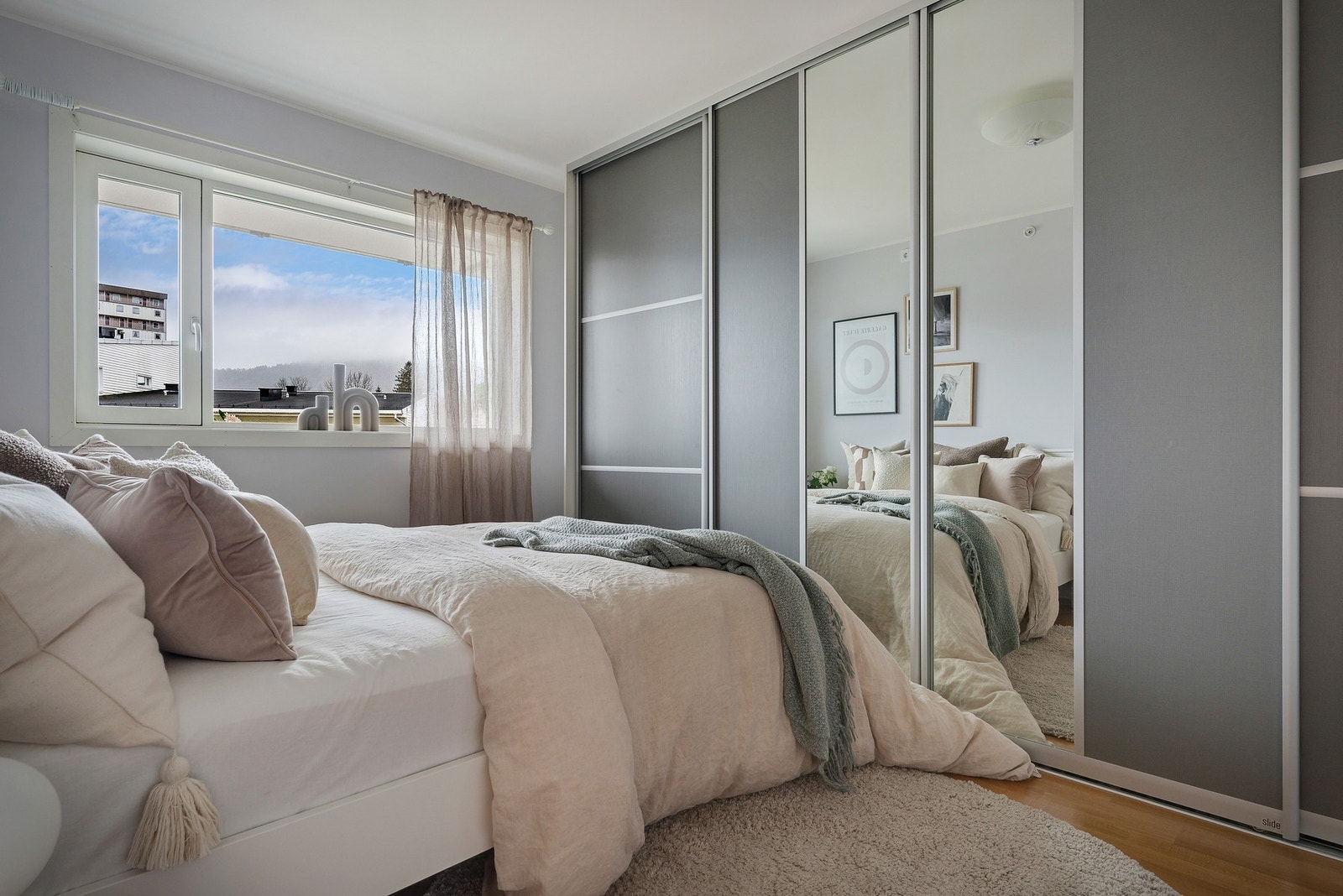 - Her får du en stor og praktisk garderobeløsning - Galleribilde