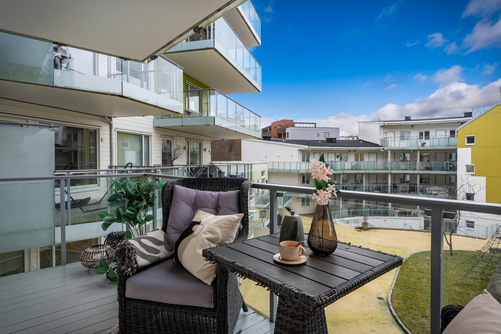 - Hyggelig utsikt mot velstelte fellesområder - Galleribilde