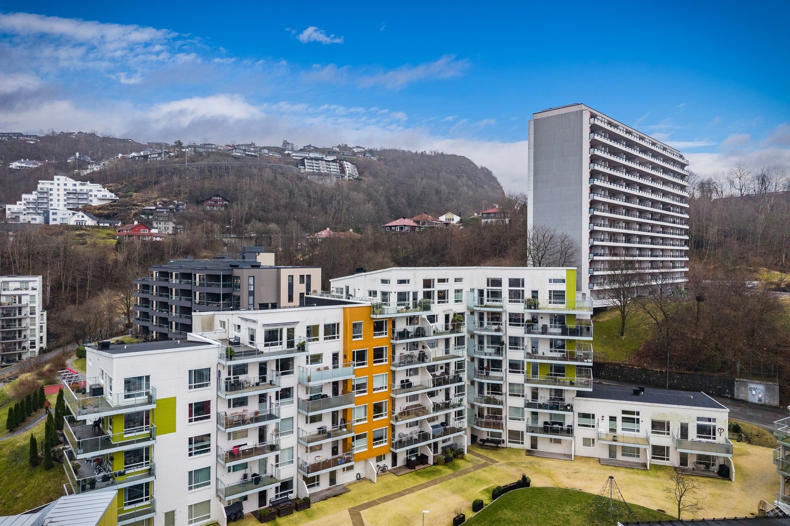 - Her råder en sjelden stillhet - omgitt av frodige omgivelser, borte fra byens støy, men med alt det nødvendige rett i nærheten - Galleribilde