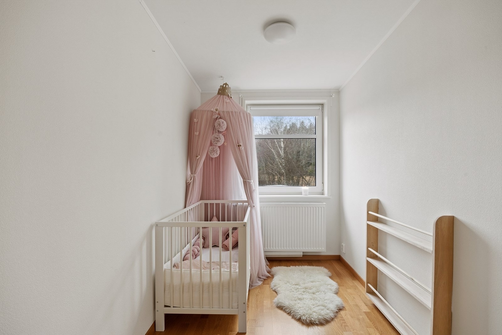 De to øvrige soverommene har plass til seng og diverse møbler. Galleribilde