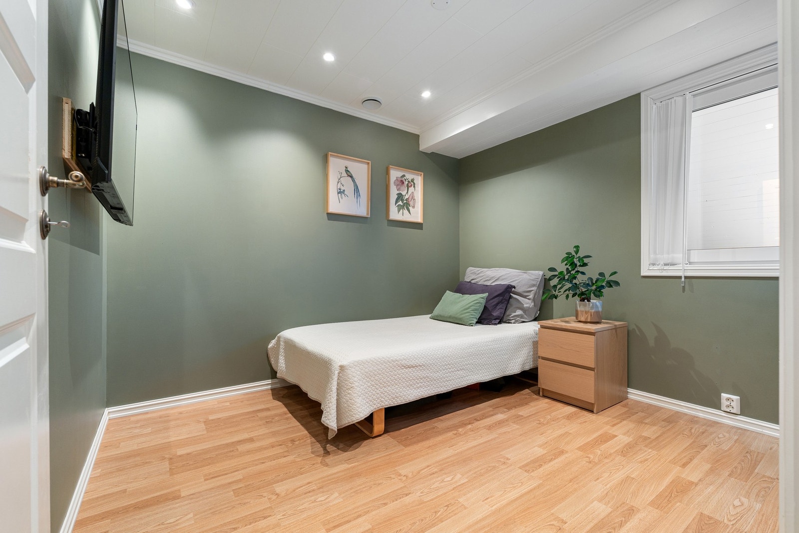 Det andre soverommet er på 8,5m² og har også god plass til ønsket soveromsmøblement. Galleribilde