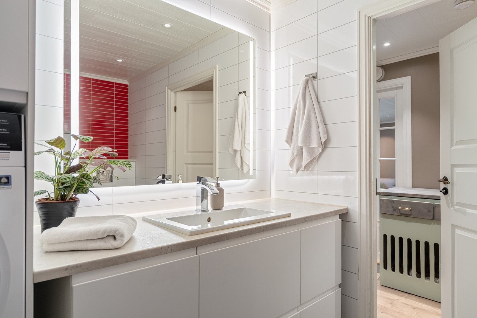 Badet er på hele 7,7m² og er både praktisk og tiltalende. Galleribilde