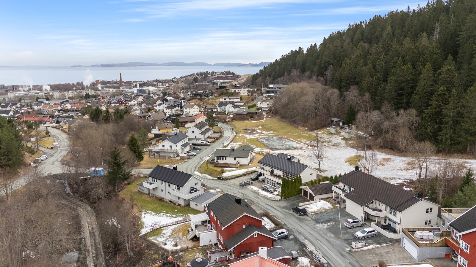 Her har man et stort aktivitetstilbud med flere flotte gangstier i nærområdet, Ladestien er kun en lett joggetur unna. Galleribilde
