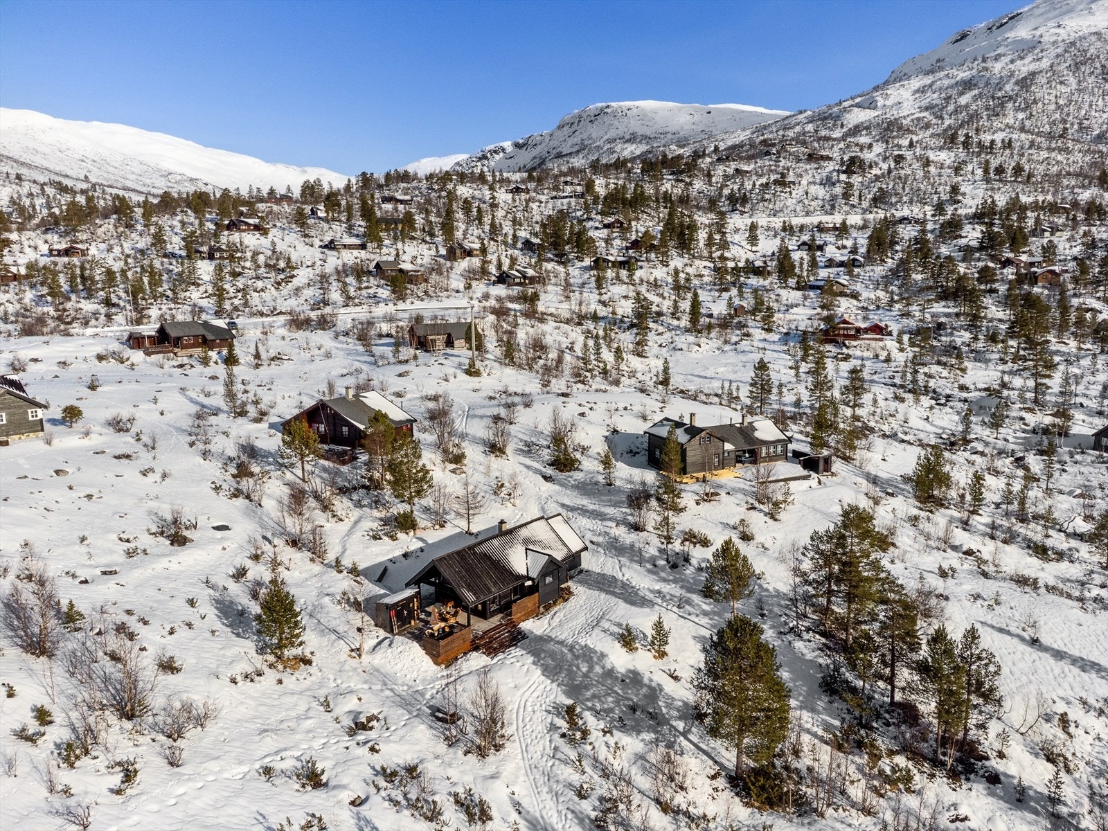 Velger man å ta toget til Ljosanbotn stasjon, er det ca. 10-15 minutter å gå. Toget tar deg til og fra hytten på rundt 2 timer hvis du bor i Bergen. Galleribilde