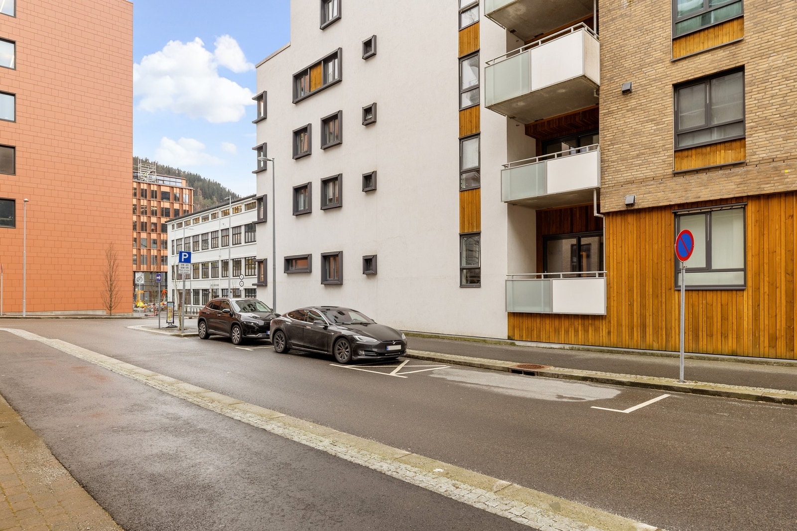 Bybanen ligger også like ved, slik at man enkelt kommer seg til Bergen sentrum. Galleribilde