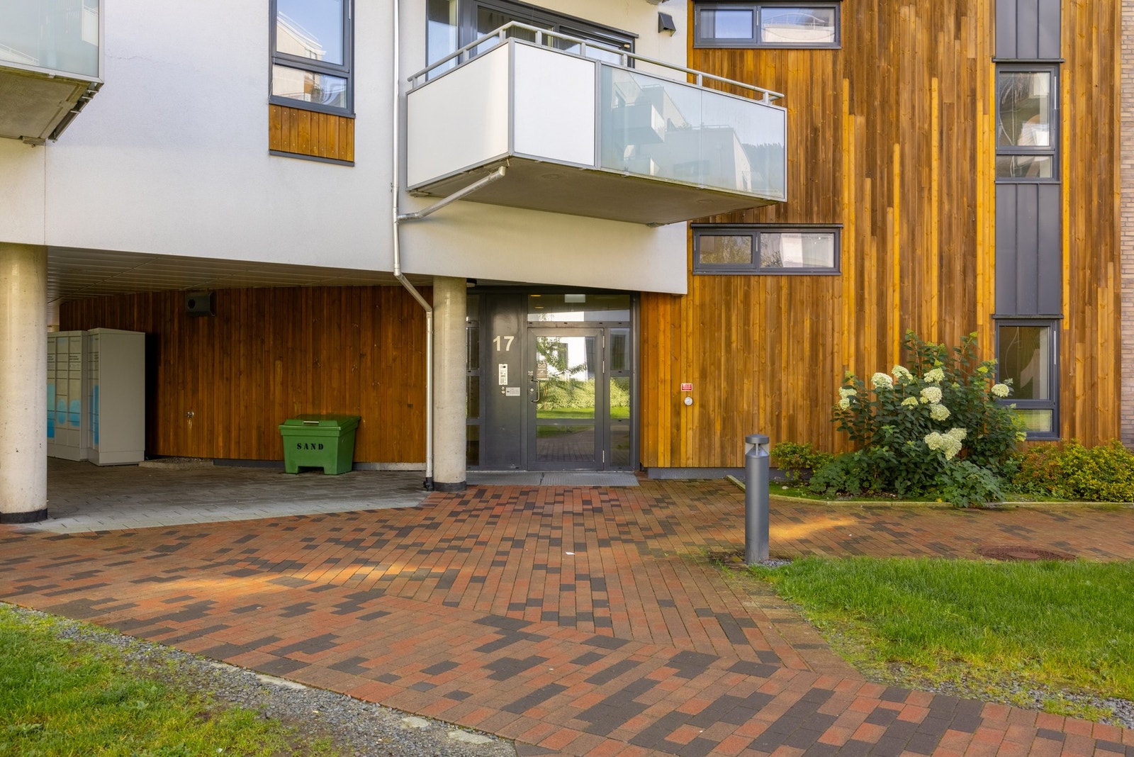 Sameiet består av 223 leiligheter og har pent opparbeidede fellesarealer. Galleribilde