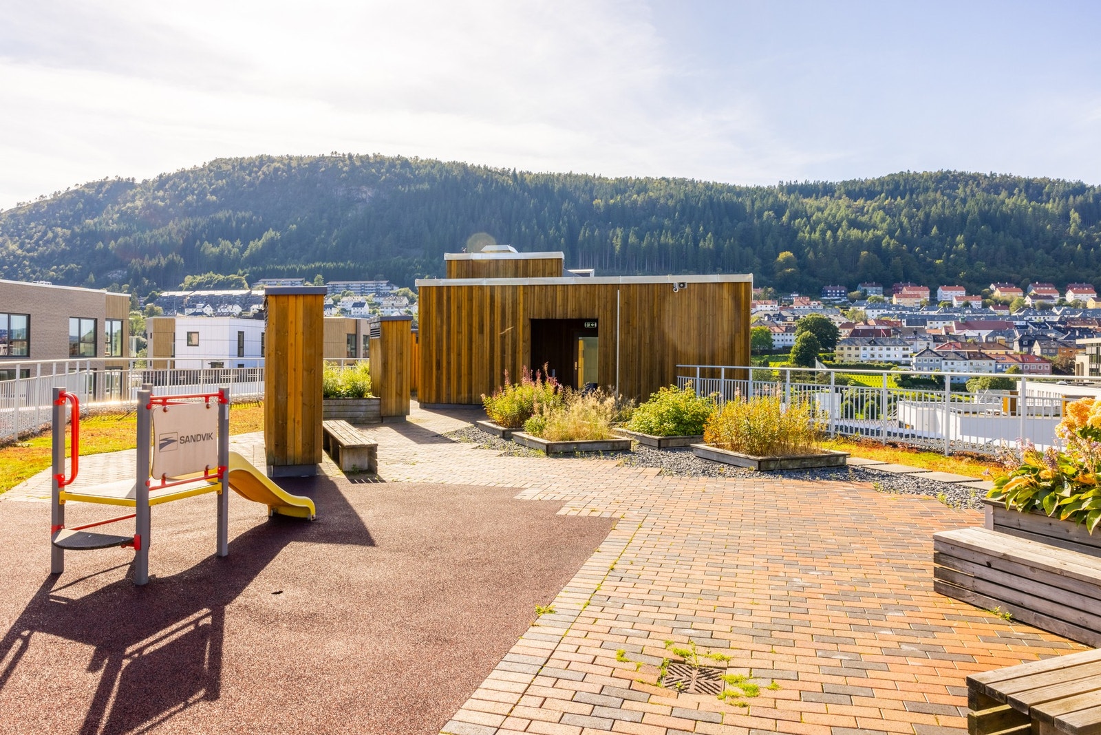 Takterrassene kan skilte med panoramautsikt og sol fra morgen til sen kveld. Galleribilde