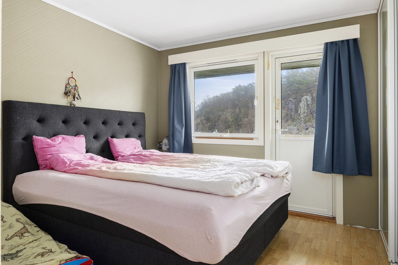 Hovedsoverom med utgang til balkong Galleribilde