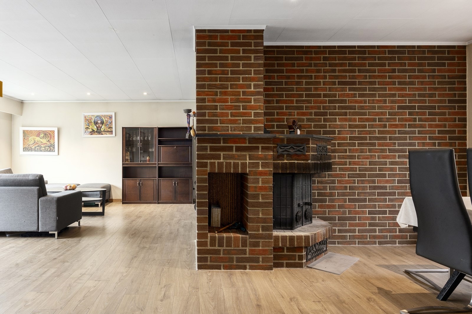 Peis i stue Galleribilde