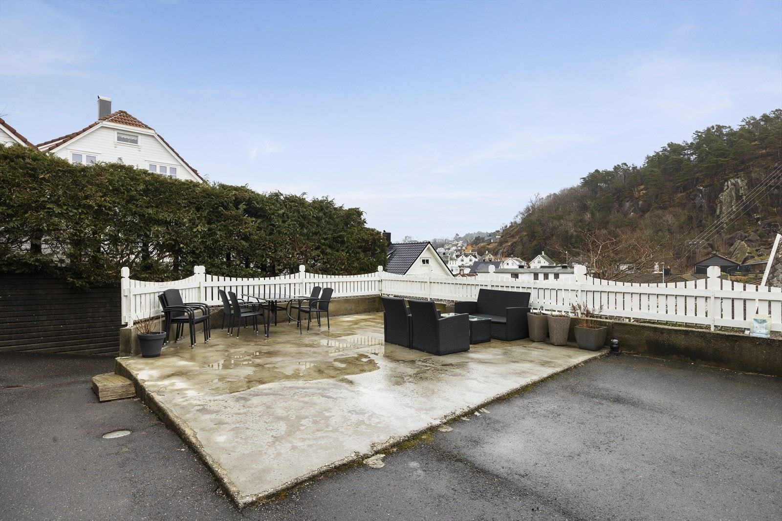 Sitteplass i gårdsrom Galleribilde