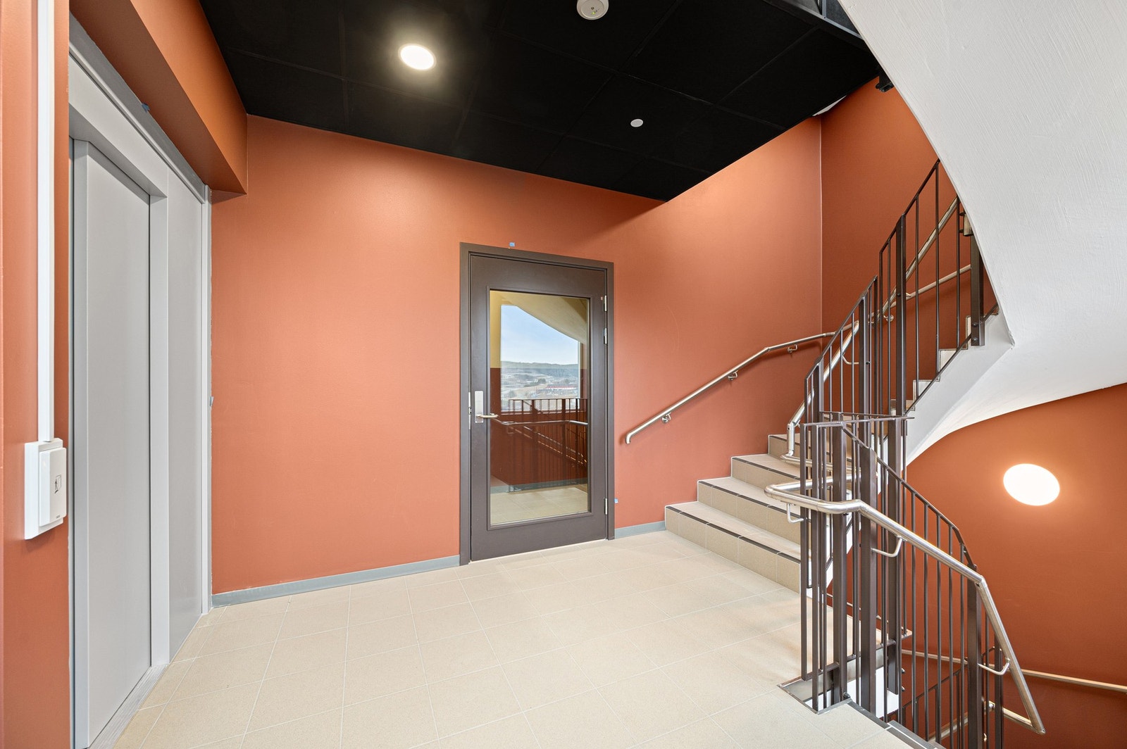 Bygget har heis som gjør adkomst enkel. Perfekt for folk i alle aldersgrupper. Galleribilde