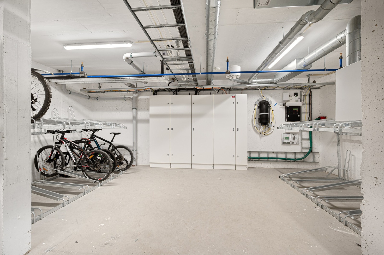 Felles sykkelbod i kjeller. Galleribilde