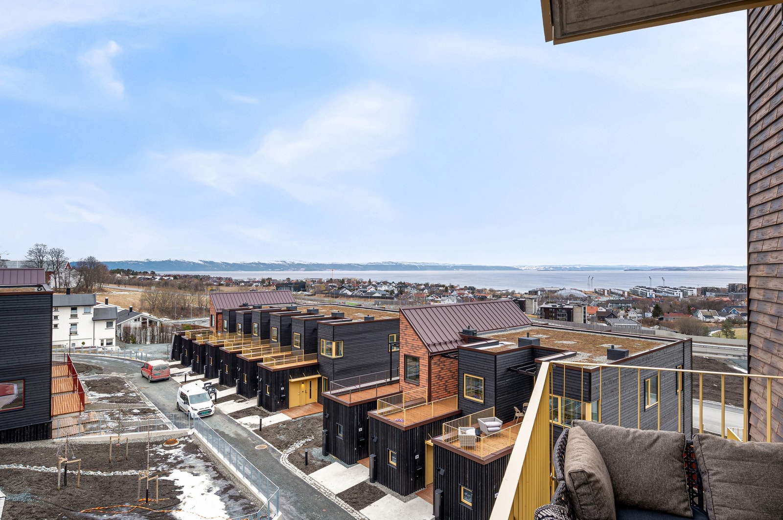 Fra balkongen kan man nyte flotte solnedganger. Galleribilde