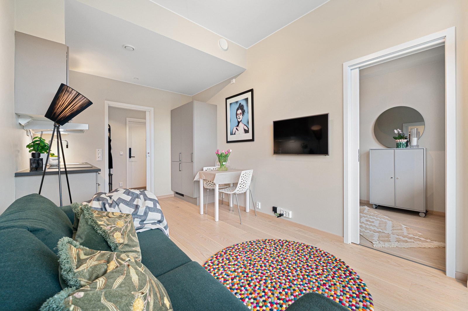 Leiligheten er enkel å innrede og har god plass til sofamøblement, spisegruppe mm. Galleribilde