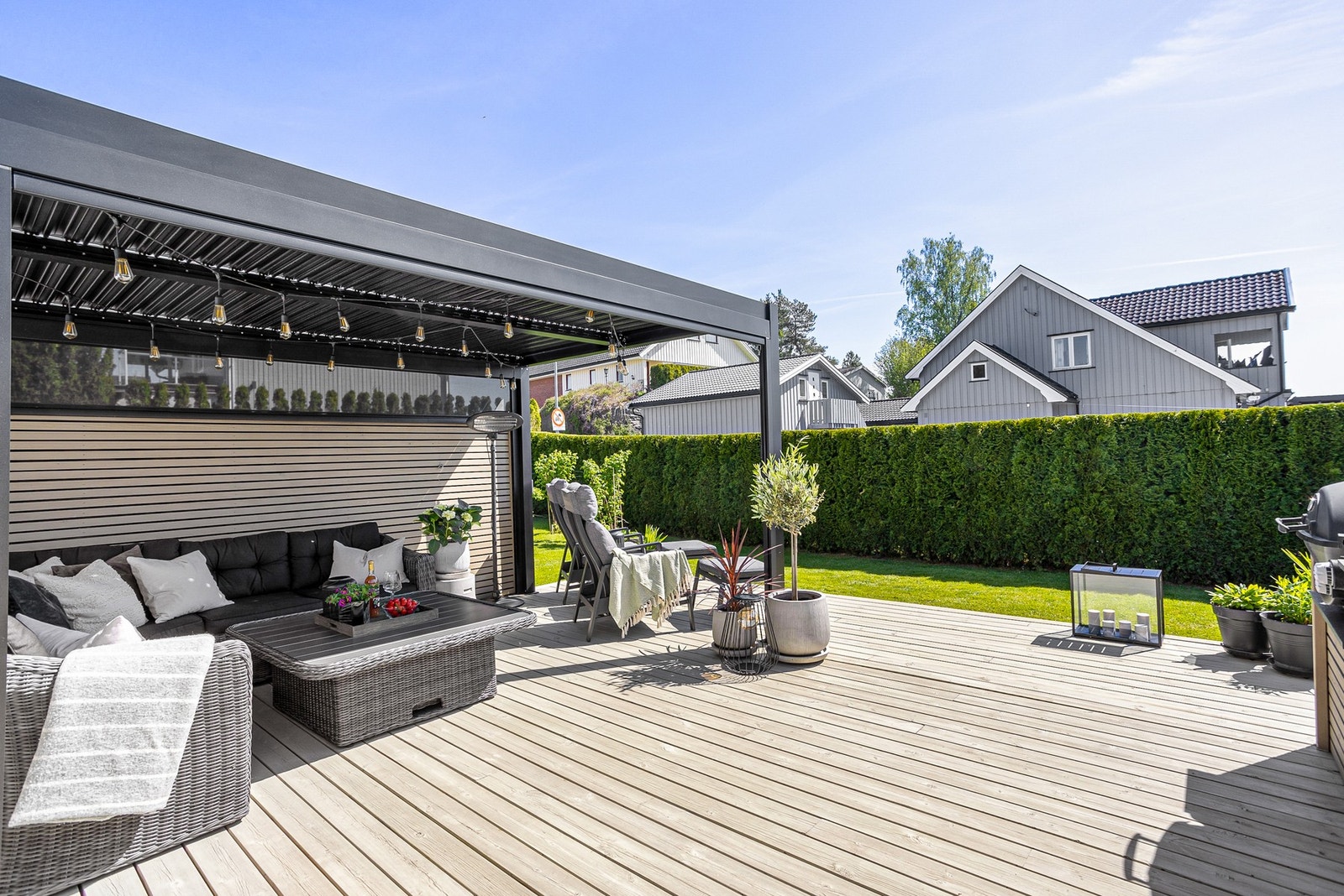 Solrik og herlig terrasse på ca.75 kvm fra 2019. Galleribilde