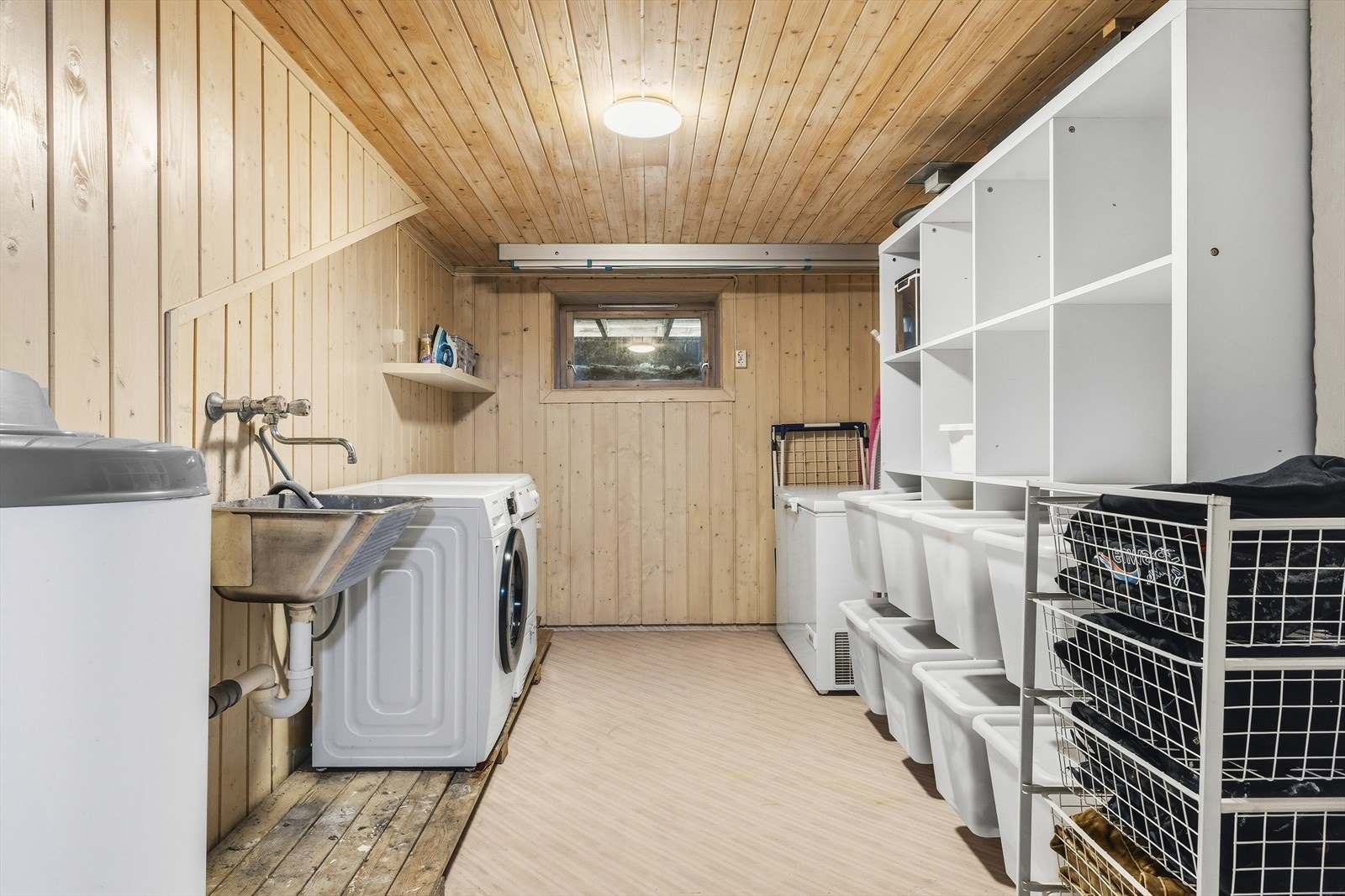 Vaskerom Galleribilde