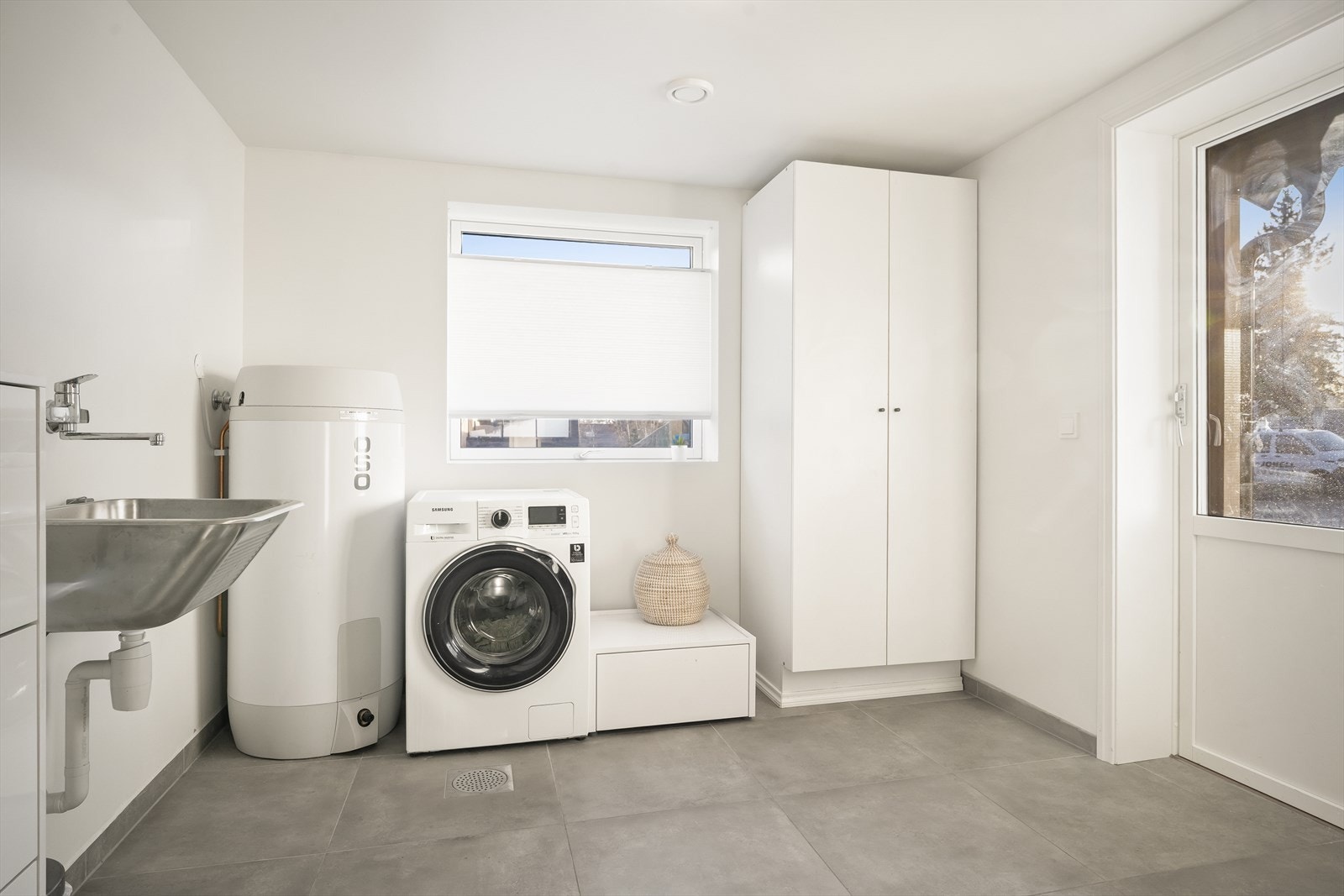 Vaskerommet består av skyllekum med innredning og opplegg for vaskemaskin/tørketrommel. Galleribilde