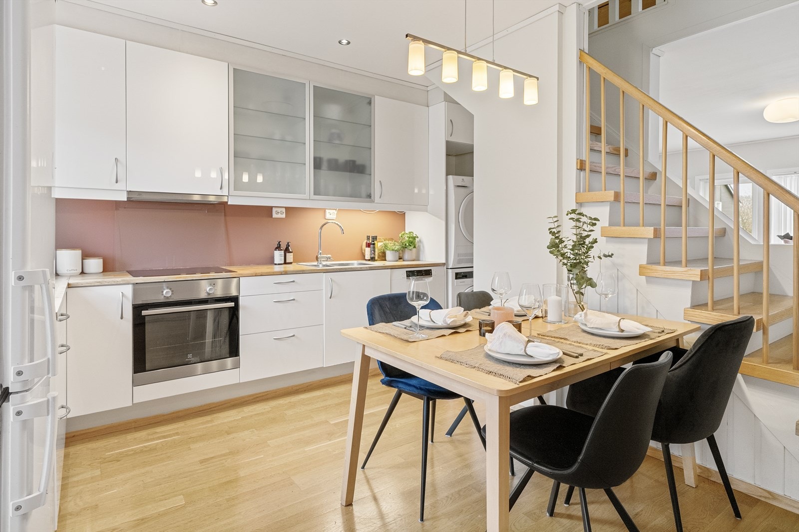 Kjøkken med spiseplass Galleribilde