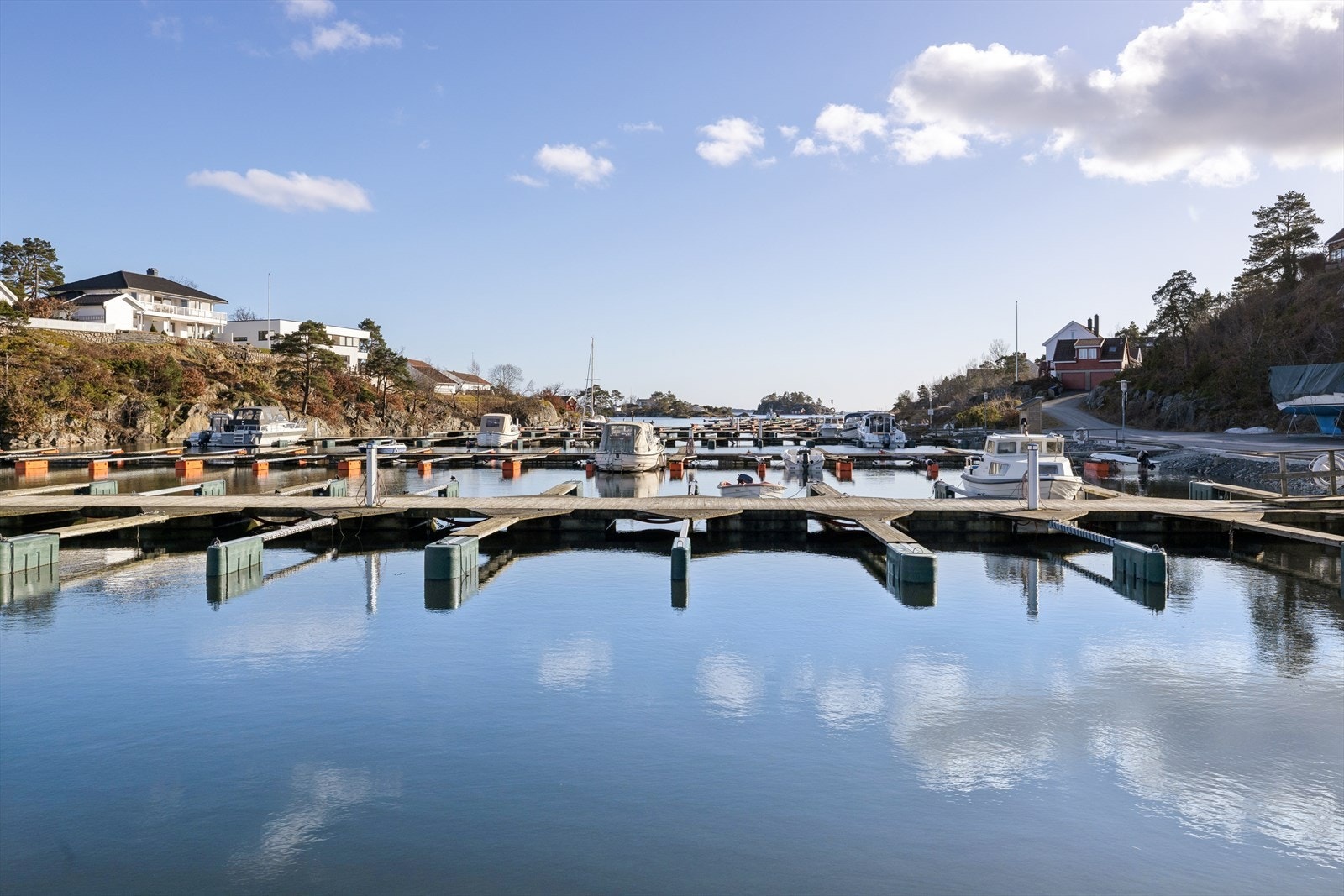 De populære badestrendene på Groos ligger kun en kort spasertur unna, omtrent 1 kilometer fra boligen. Galleribilde