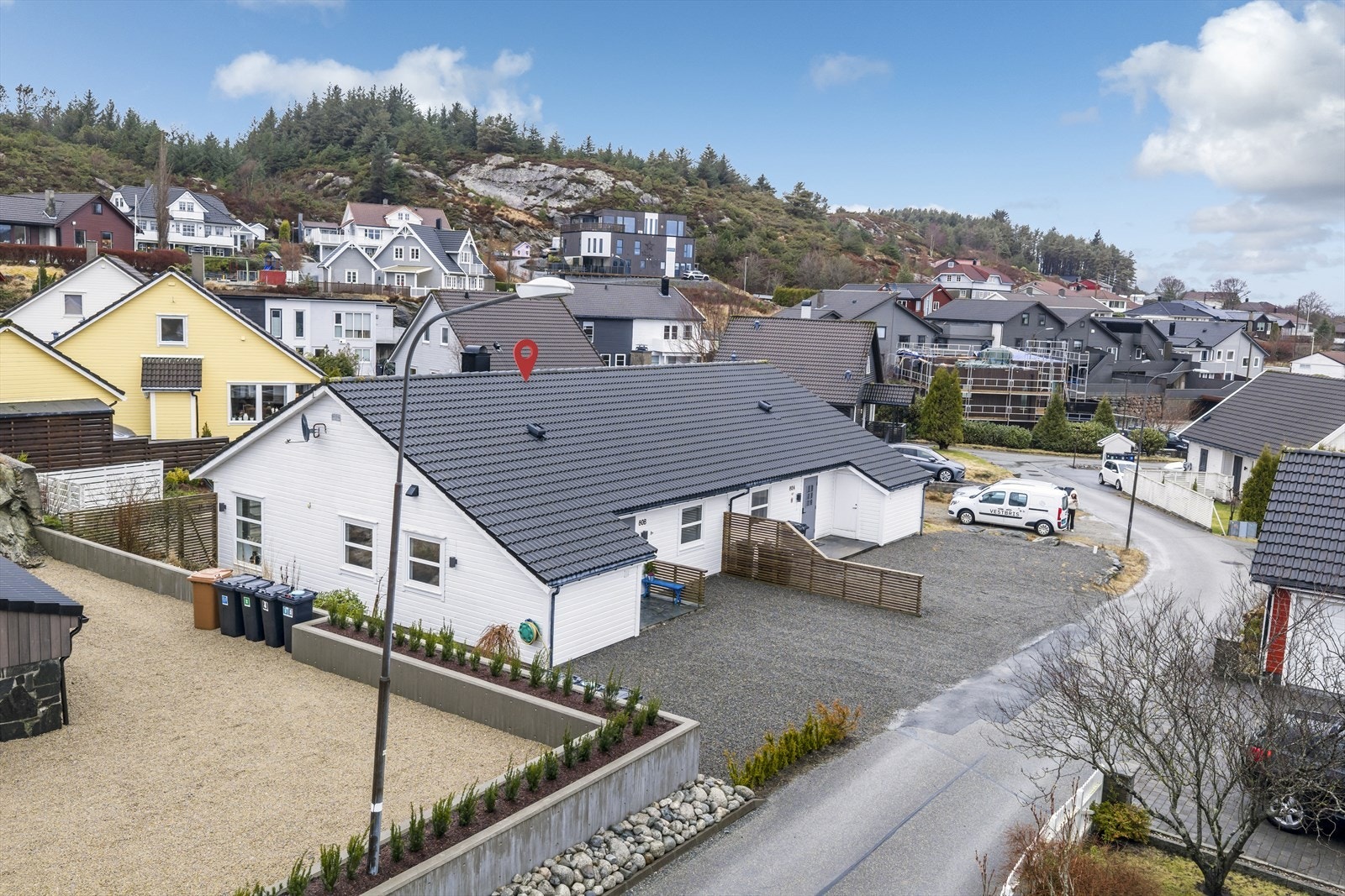 En kort fottur unna ligger blant annet demningen i Aureivatnet hvor Vea turlag har bygge både gapahuk og grillplass. Galleribilde