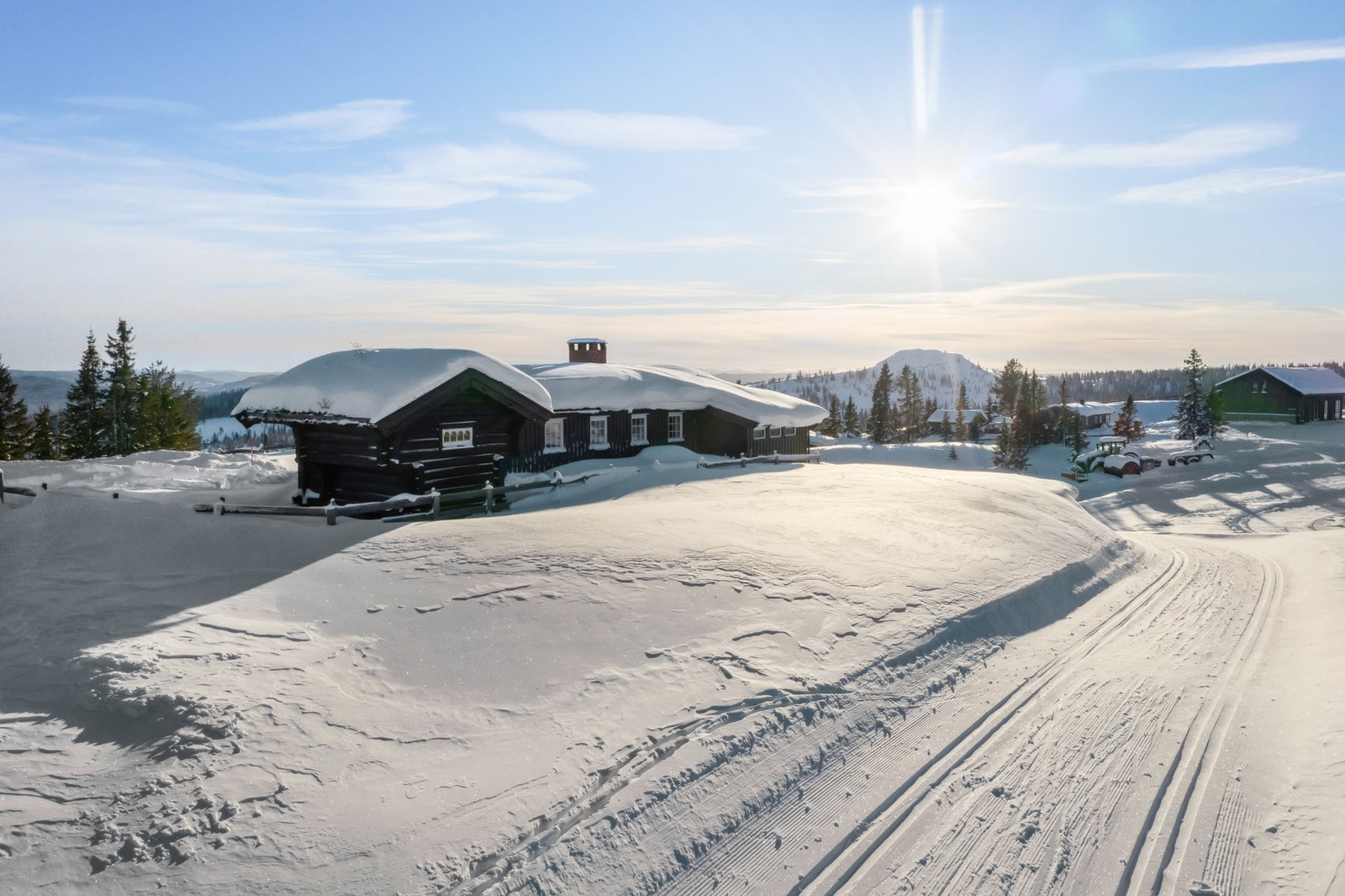 Milevis med preparerte langrennsløyper rett utenfor døren. Galleribilde