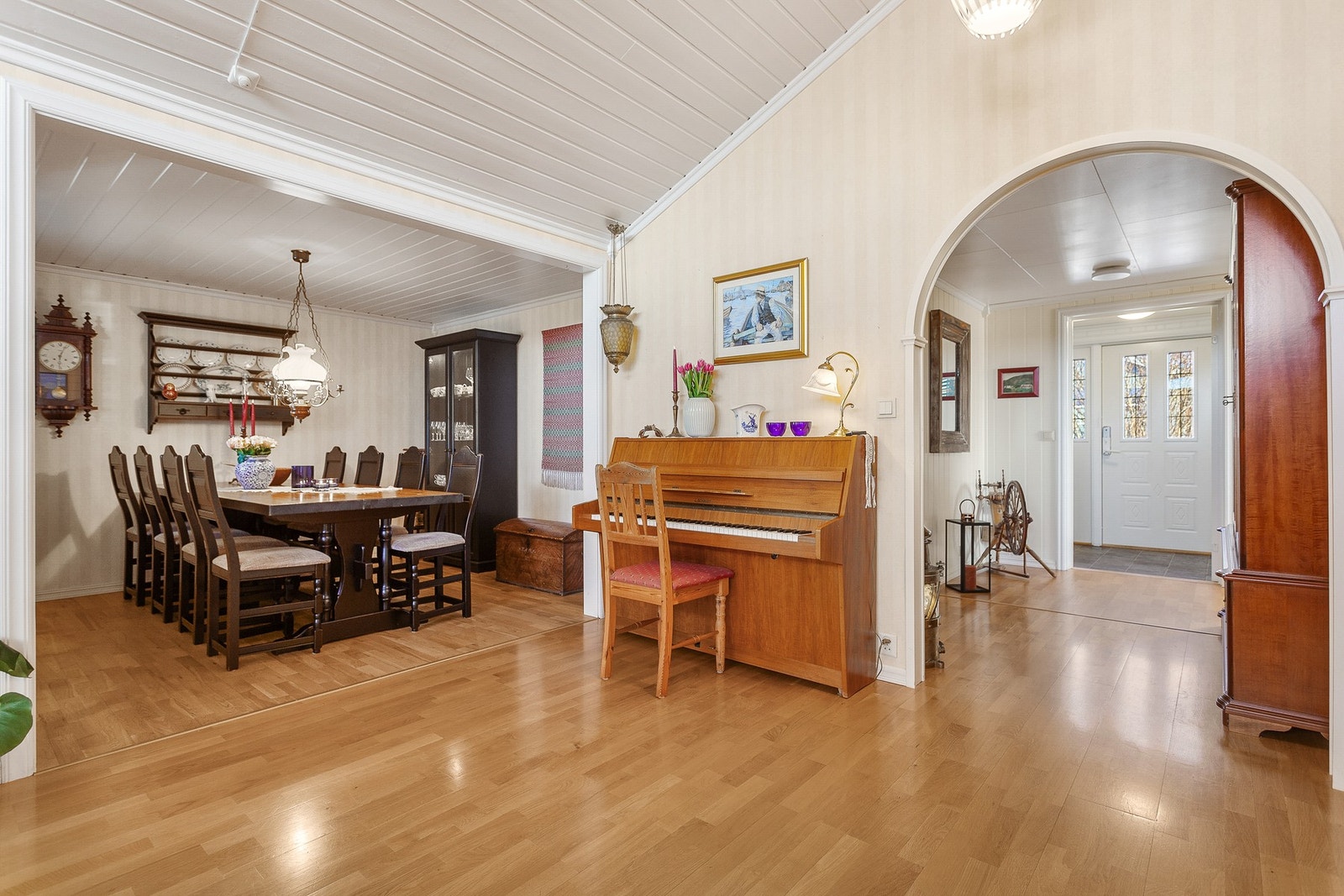 God plass til spisegruppe. Galleribilde