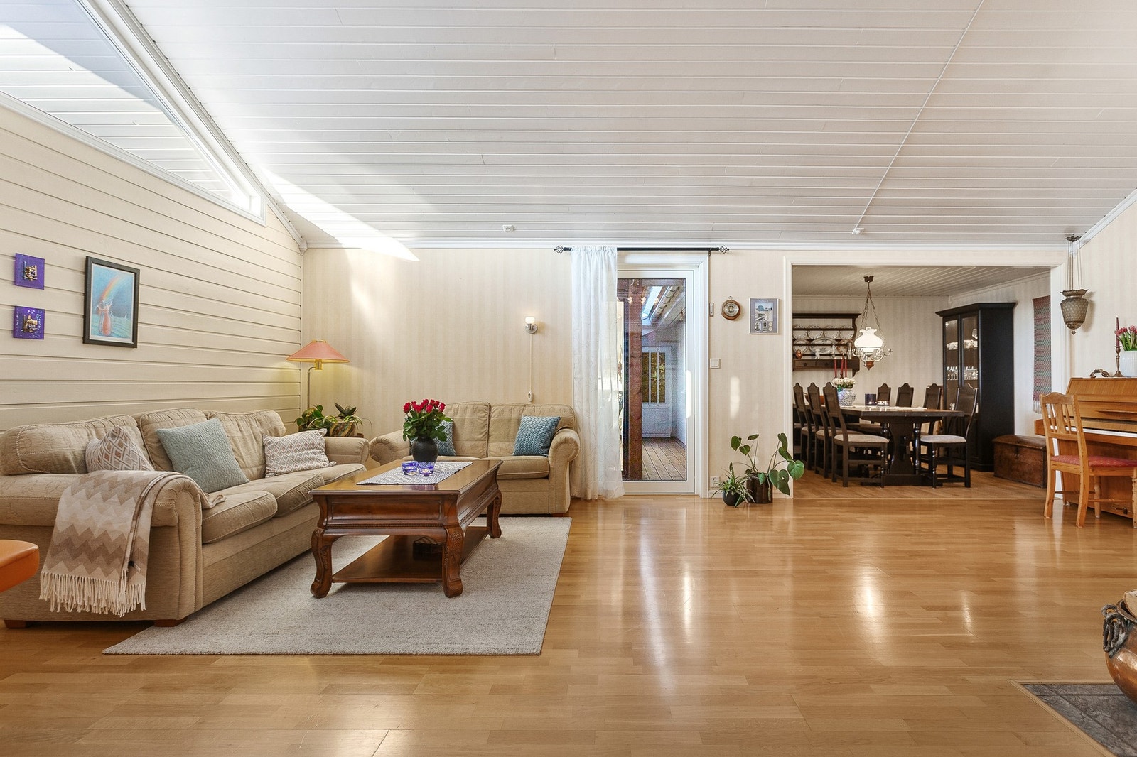 Fra stuen har man enkel adkomst til veranda. Galleribilde