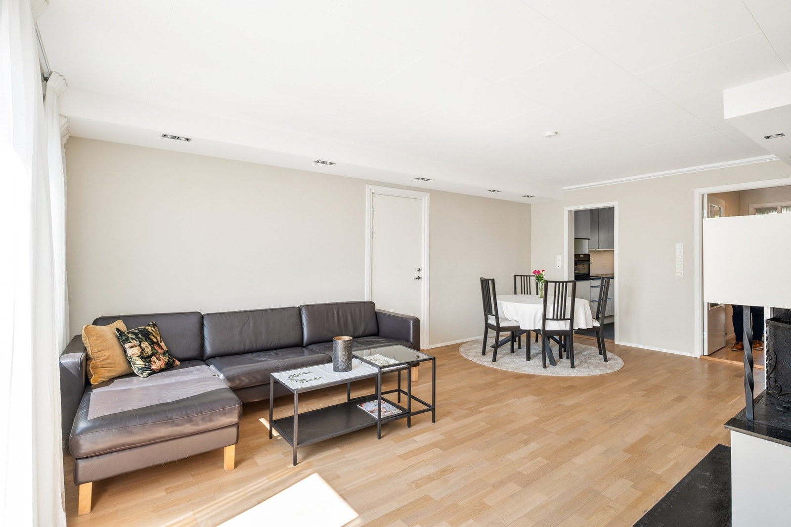 Stor og åpen stue. Galleribilde