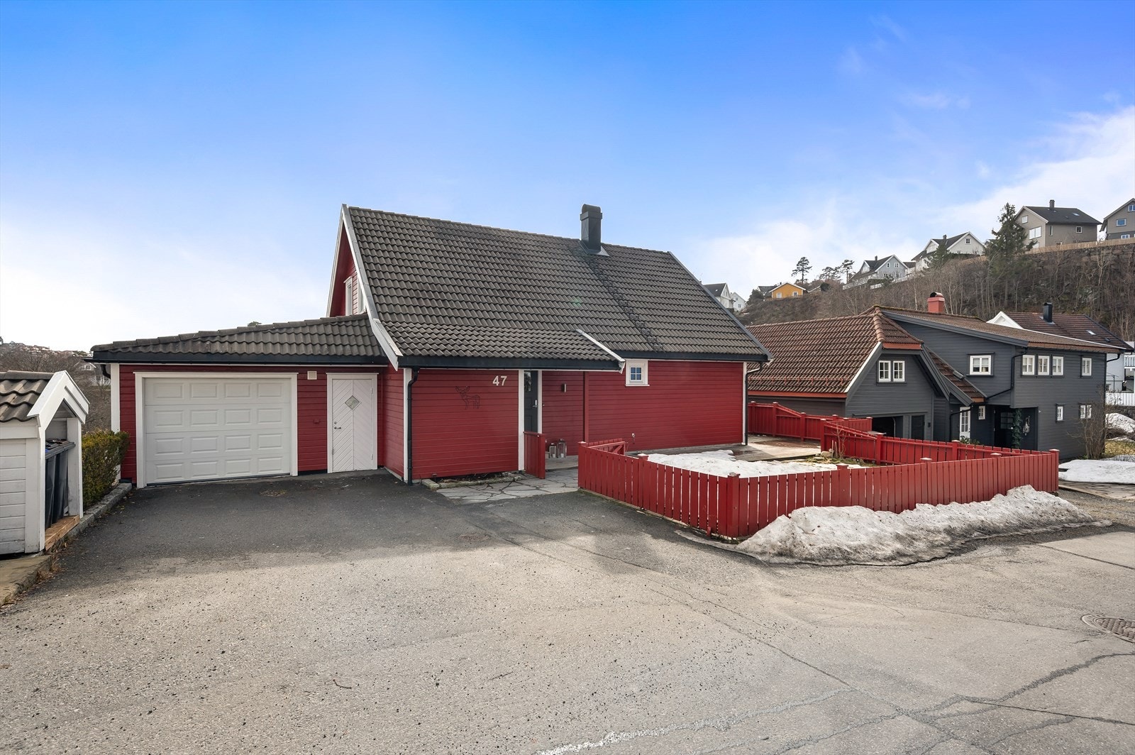 Velkomen til Bieveien 47! Romslig enebolig med garasje og leilighet. Foto: Thor Brobakken. Galleribilde