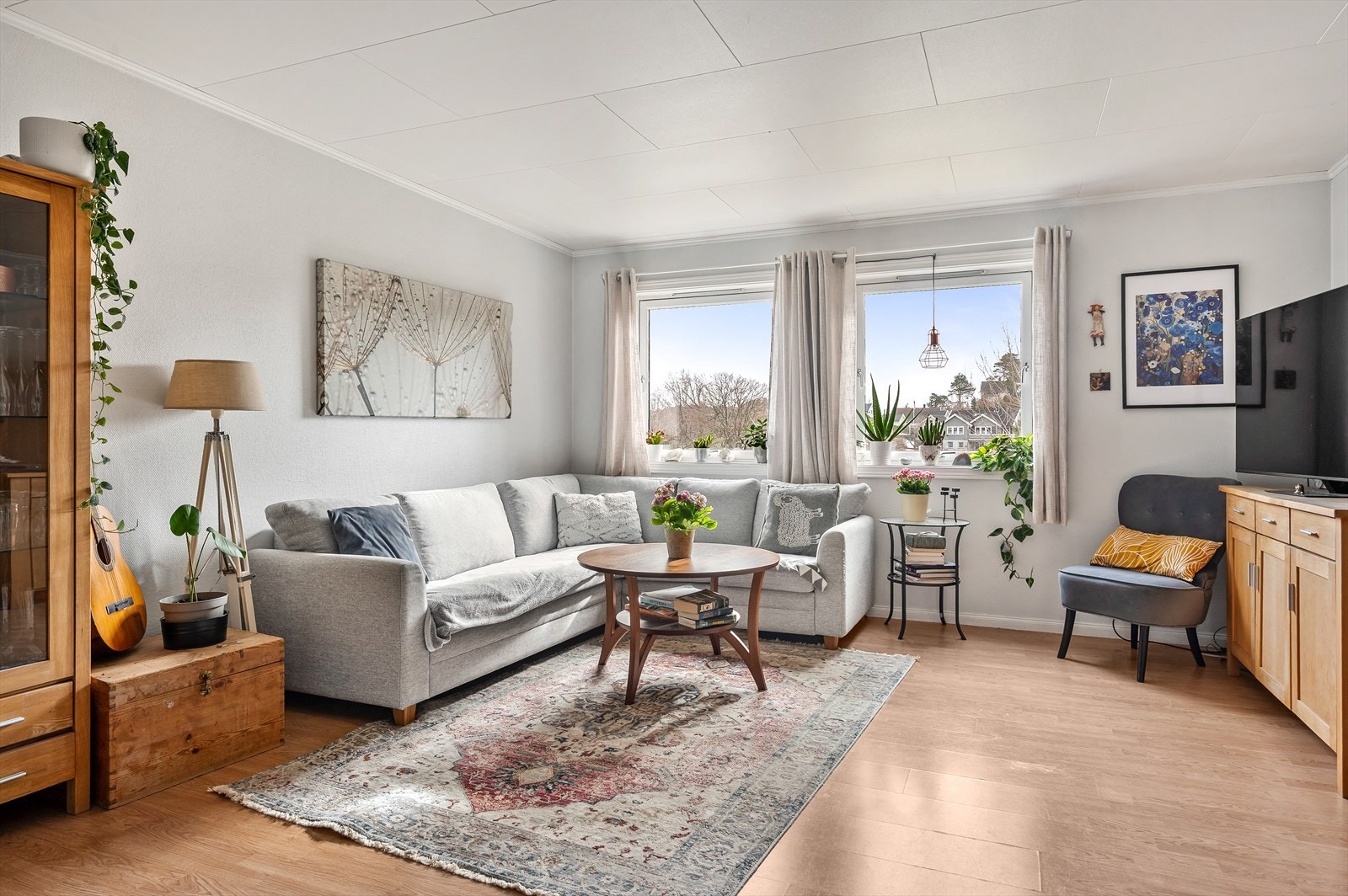 Stue i leiligheten. Galleribilde