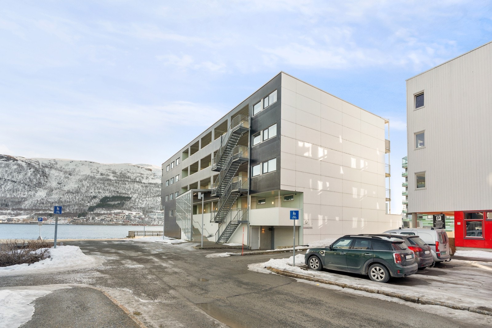 Her bor du sentralt med kort vei til det meste du trenger i hverdagen