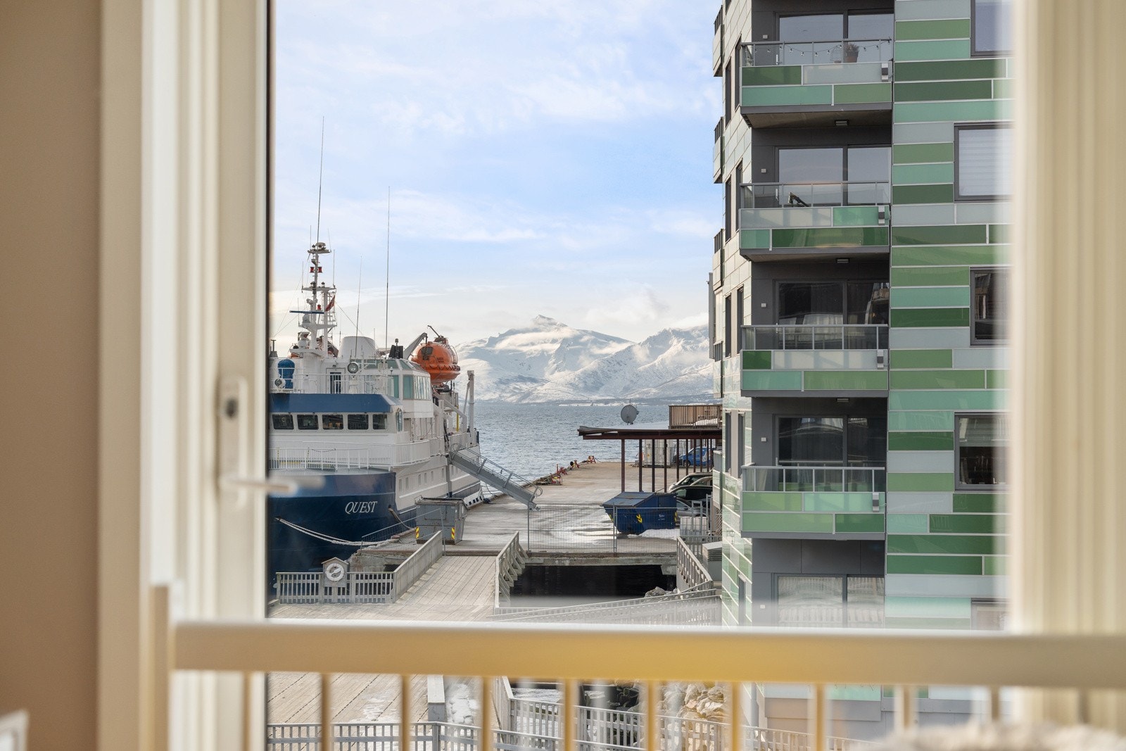 Utsikt! Lave omkostninger og internett er inkl i felleskostnadene